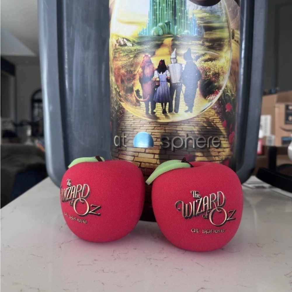 Sphere Las Vegas Wizard of Oz Apple and T-Shirt Bundle